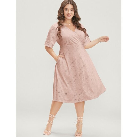 NWT BloomChic Pink Solid Pocket Laser Cut Surplice Neck Knee Dress Size 10/M - Picture 1 of 1